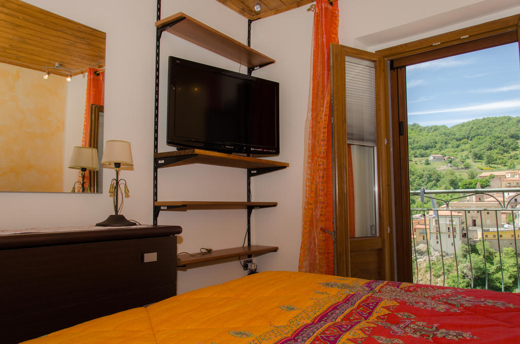 B&B La Perla Nelle Dolomiti Castelmezzano Rum bild