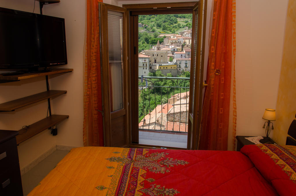 B&B La Perla Nelle Dolomiti Castelmezzano Rum bild